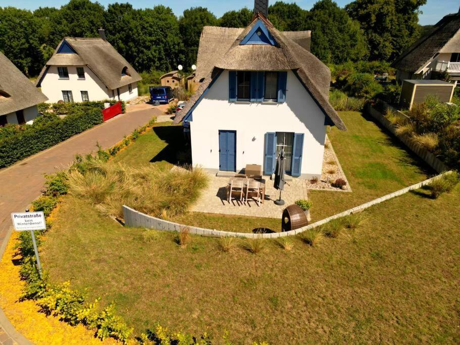 Reetdachhaus Seasons Mit Kamin & Sauna Groß Schwansee Exterior foto